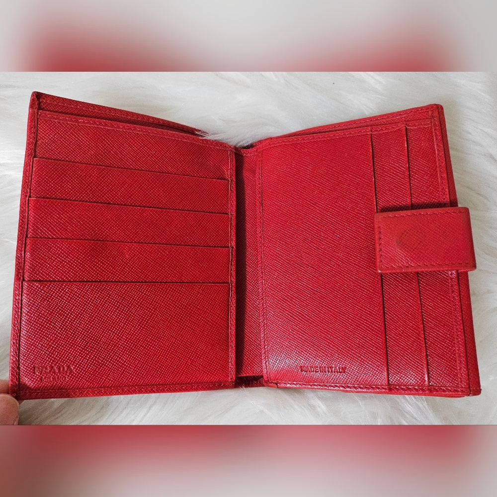 ❌SOLD❌ ♥️ Prada Wallet ♥️ - Picture 4 of 14